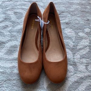 Suede brown block heel pumps